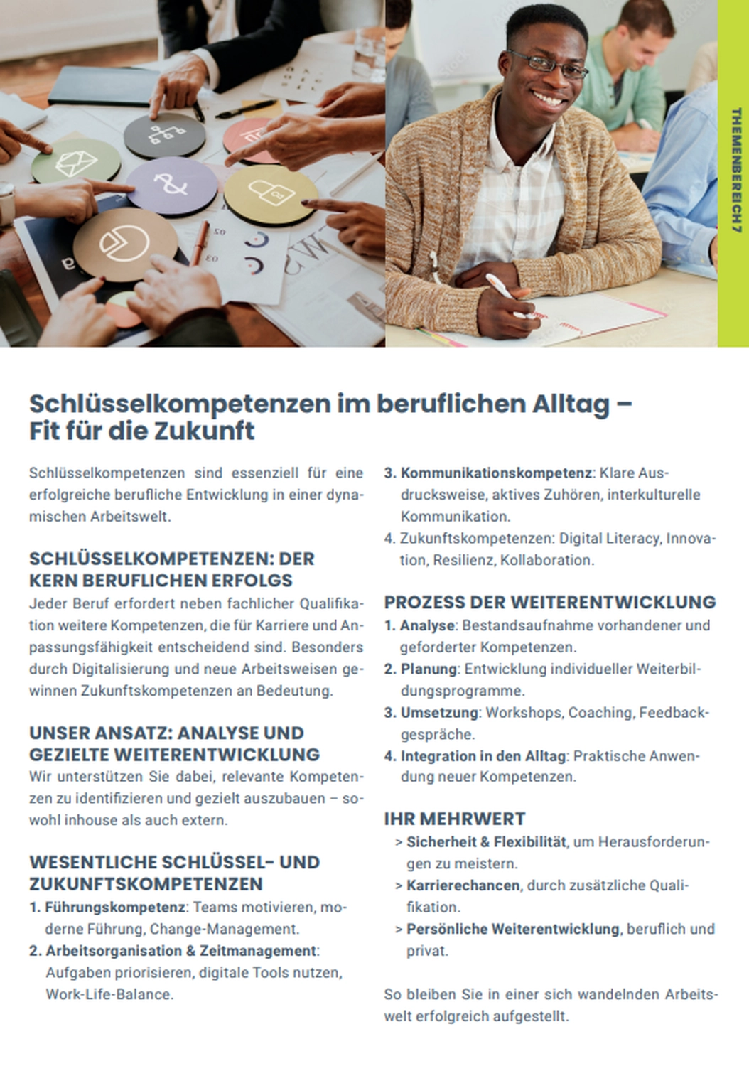 Ein Mann überzeugt ein Paar in einem Büro